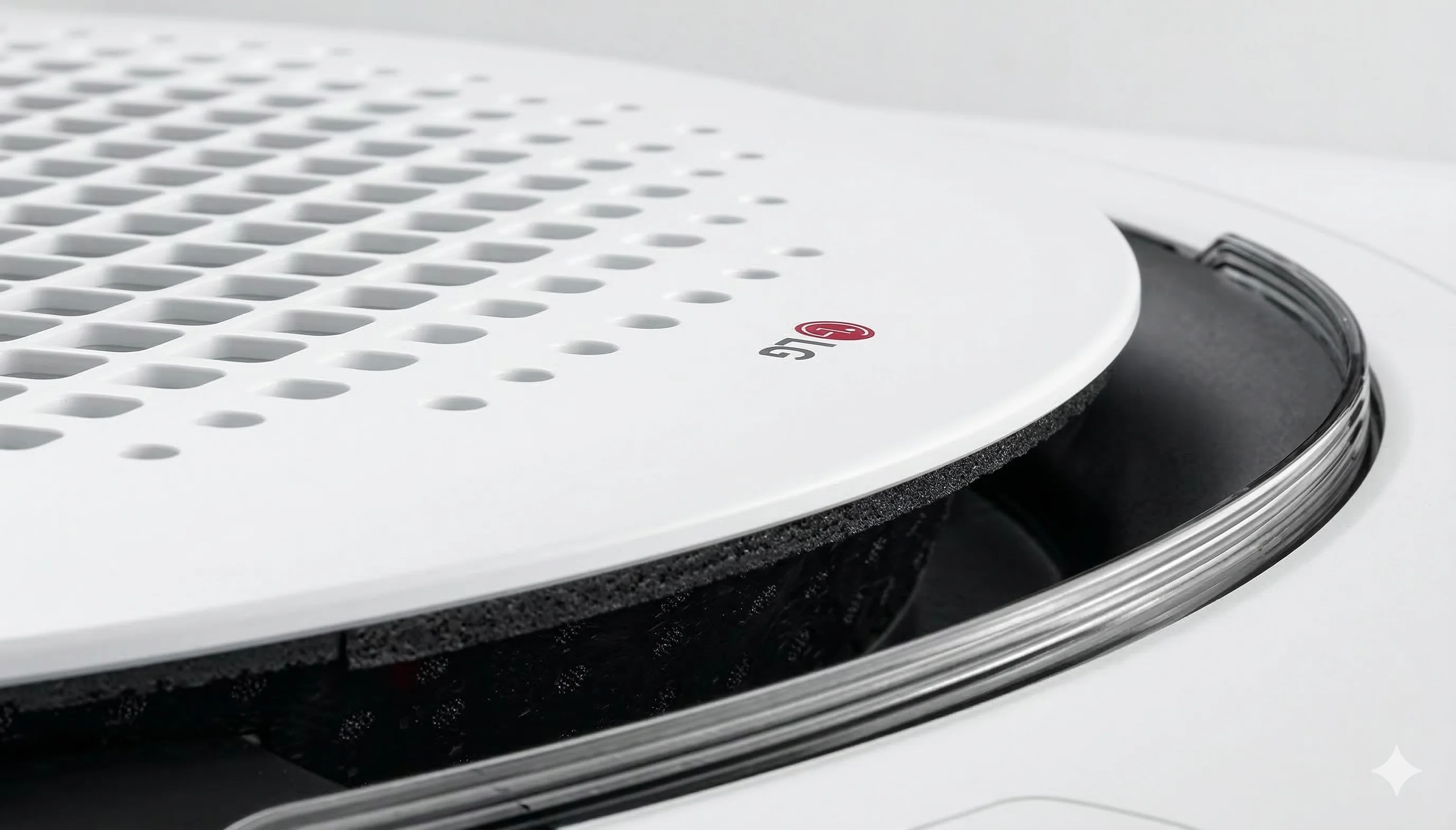 Detalhe da grade circular LG Round Cassette — acabamento premium com logo LG