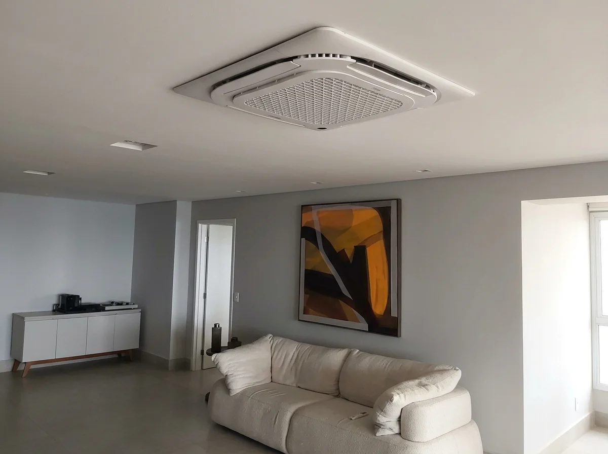 Cassete 4 vias em sala com quadro de arte em João Pessoa